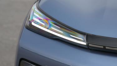 Фара Geely Starray